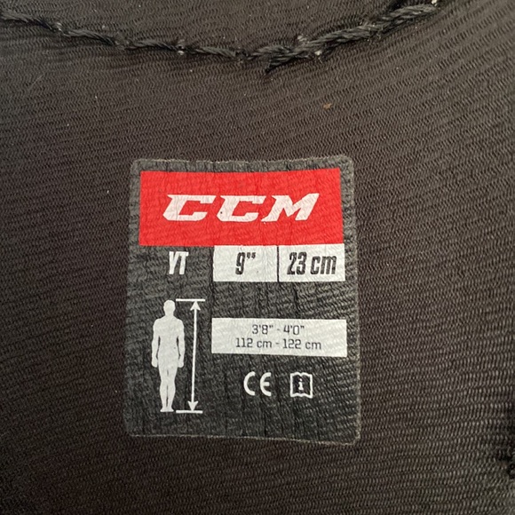 Youth 9” Hockey Shin pads - Picture 4 of 4